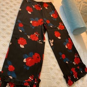 Classic wide leg Club Monaco pants for day or evening!!